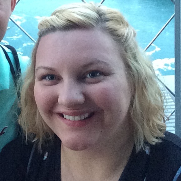 Meet your Posher, Emily - Picture 2 of 3